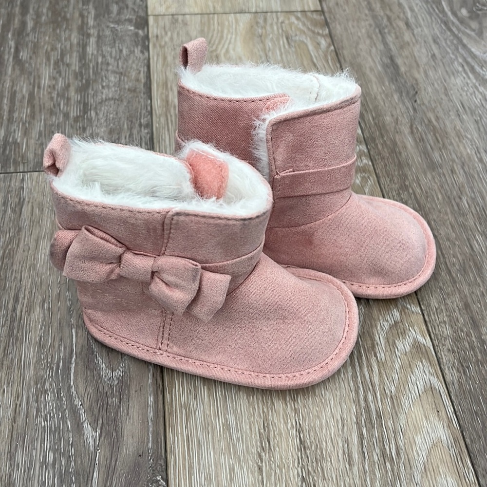 Joe Fresh faux fur lined booties size 3